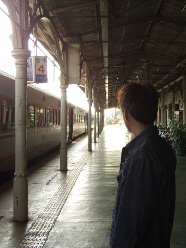 台灣鐵路旅遊攝影台中火車站月台旅客2003年攝影照片186