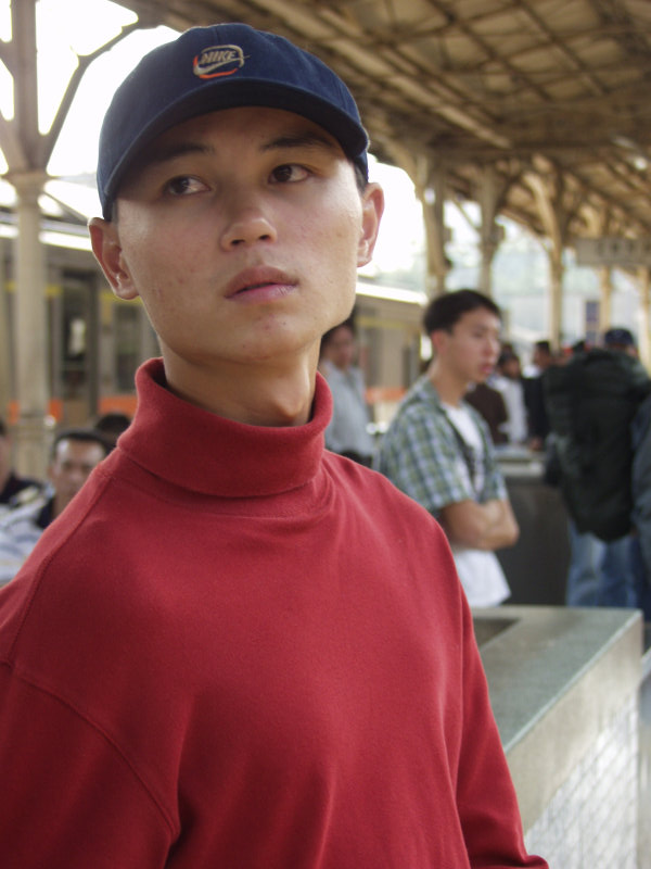 台灣鐵路旅遊攝影台中火車站月台旅客2003年攝影照片194