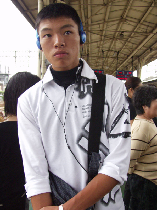 台灣鐵路旅遊攝影台中火車站月台旅客2003年攝影照片196
