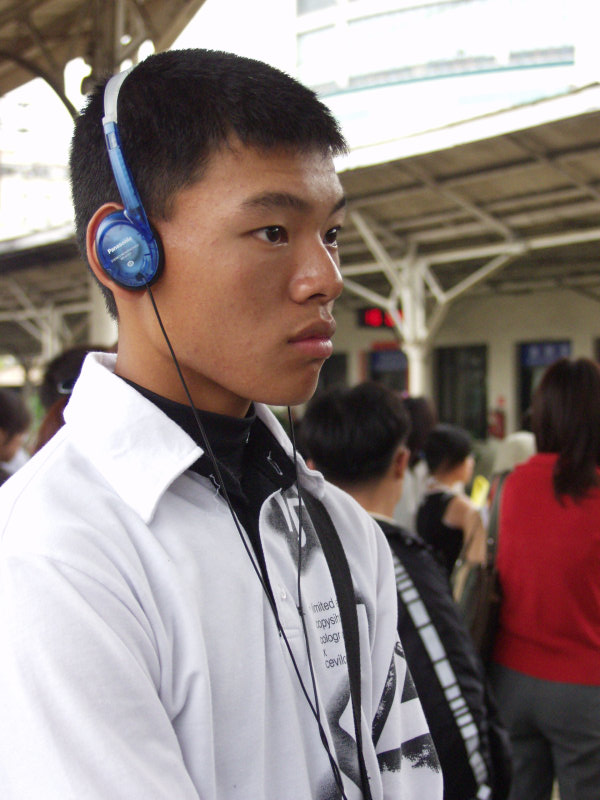 台灣鐵路旅遊攝影台中火車站月台旅客2003年攝影照片197