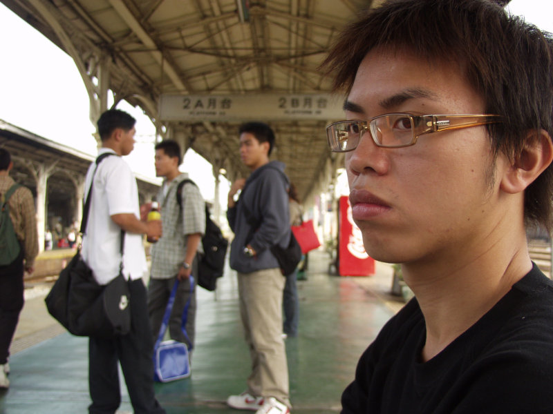 台灣鐵路旅遊攝影台中火車站月台旅客2003年攝影照片203
