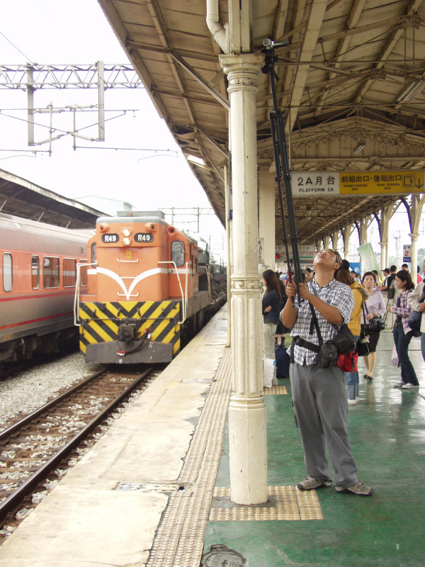 台灣鐵路旅遊攝影台中火車站月台旅客2003年攝影照片207