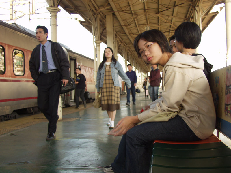 台灣鐵路旅遊攝影台中火車站月台旅客2003年攝影照片213