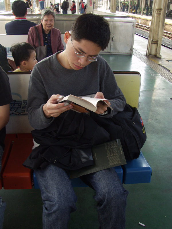 台灣鐵路旅遊攝影台中火車站月台旅客2003年攝影照片216