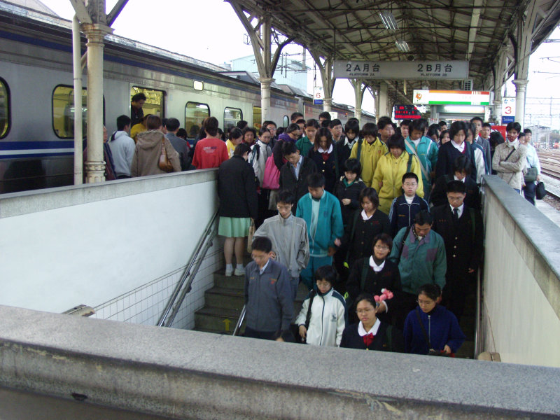 台灣鐵路旅遊攝影台中火車站月台旅客2003年攝影照片223