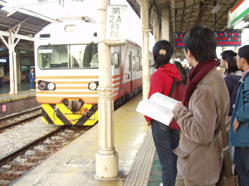 台灣鐵路旅遊攝影台中火車站月台旅客2003年攝影照片226