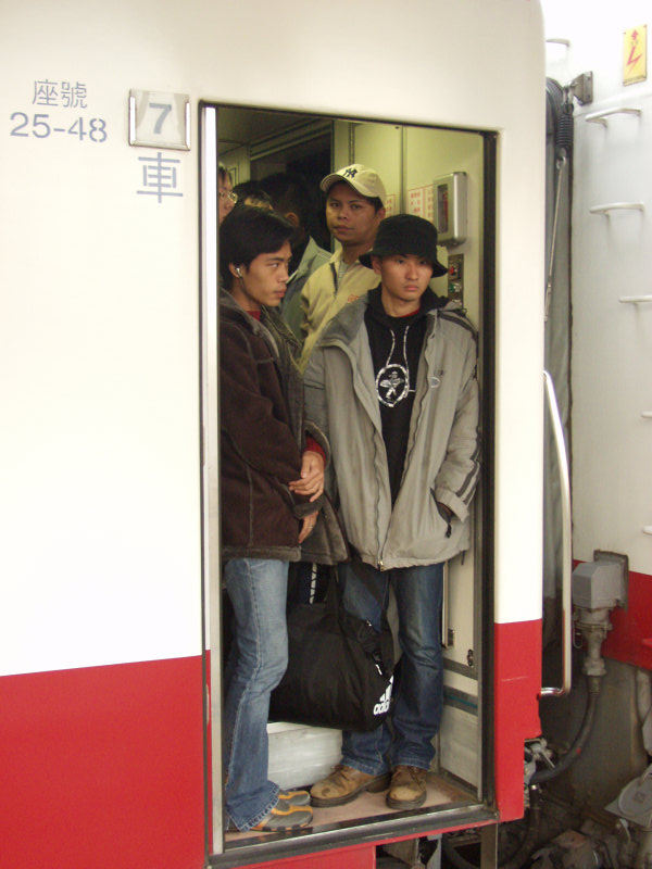 台灣鐵路旅遊攝影台中火車站月台旅客2003年攝影照片229