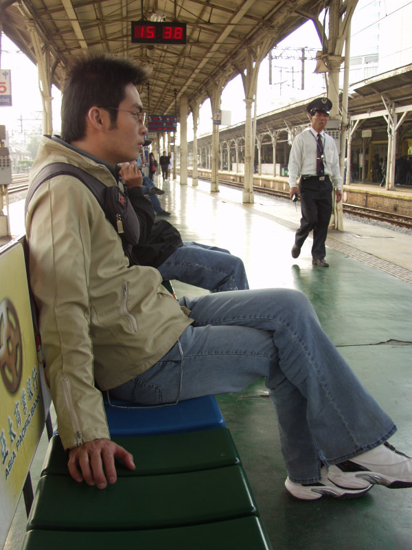 台灣鐵路旅遊攝影台中火車站月台旅客2003年攝影照片237