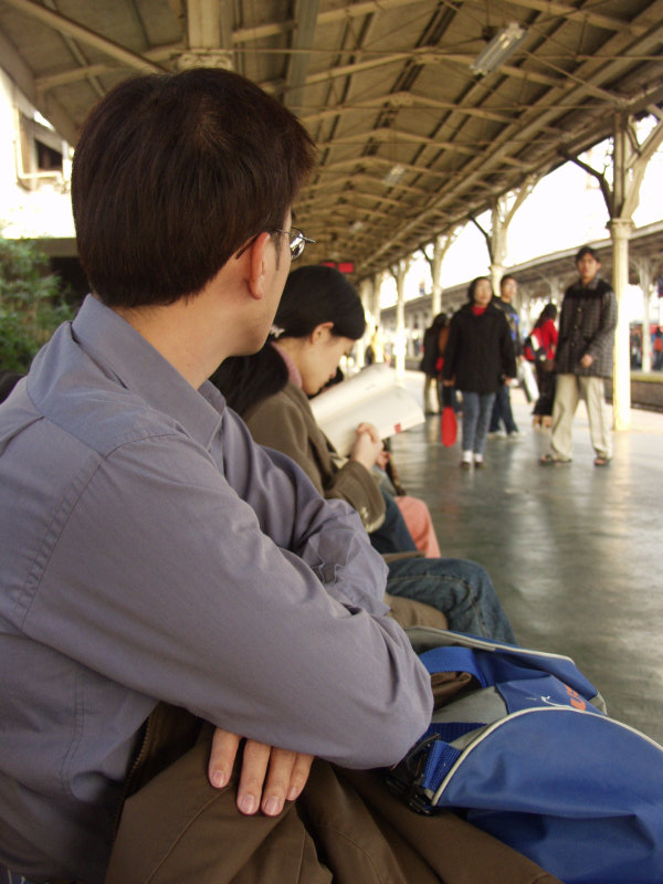 台灣鐵路旅遊攝影台中火車站月台旅客2003年攝影照片239