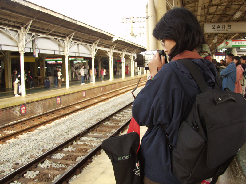 台灣鐵路旅遊攝影台中火車站月台旅客2003年攝影照片242
