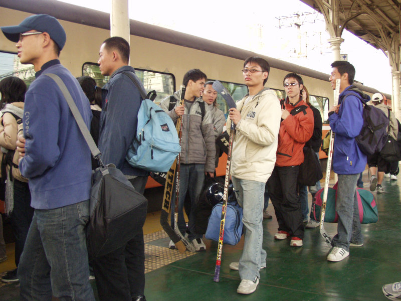 台灣鐵路旅遊攝影台中火車站月台旅客2003年攝影照片244