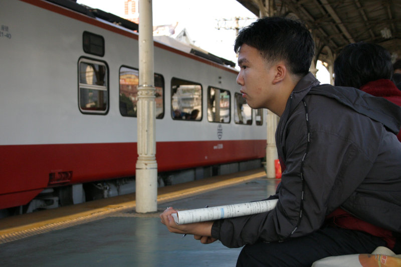 台灣鐵路旅遊攝影台中火車站月台旅客2004年攝影照片8