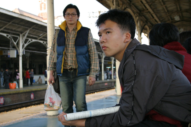 台灣鐵路旅遊攝影台中火車站月台旅客2004年攝影照片9
