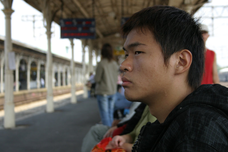 台灣鐵路旅遊攝影台中火車站月台旅客2004年攝影照片12