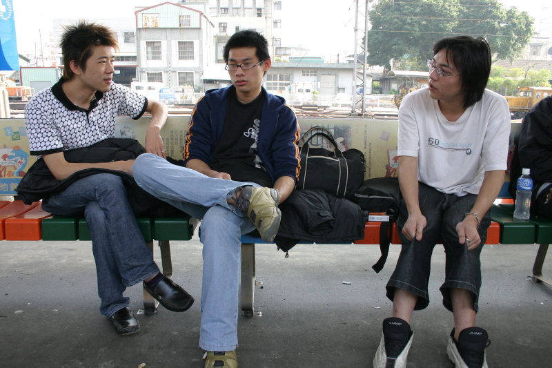 台灣鐵路旅遊攝影台中火車站月台旅客2004年攝影照片14