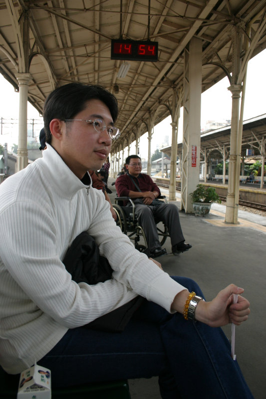 台灣鐵路旅遊攝影台中火車站月台旅客2004年攝影照片20