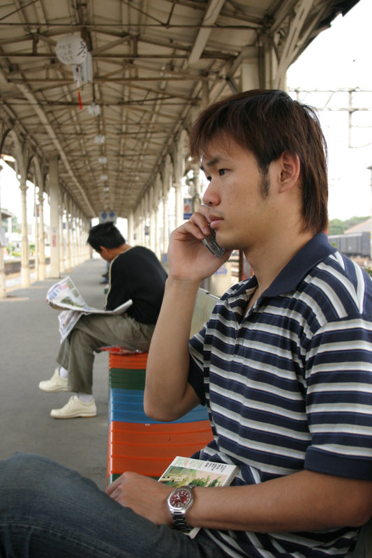 台灣鐵路旅遊攝影台中火車站月台旅客2004年攝影照片21