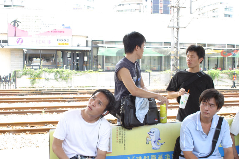 台灣鐵路旅遊攝影台中火車站月台旅客2004年攝影照片36