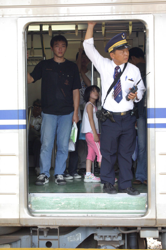 台灣鐵路旅遊攝影台中火車站月台旅客2004年攝影照片38