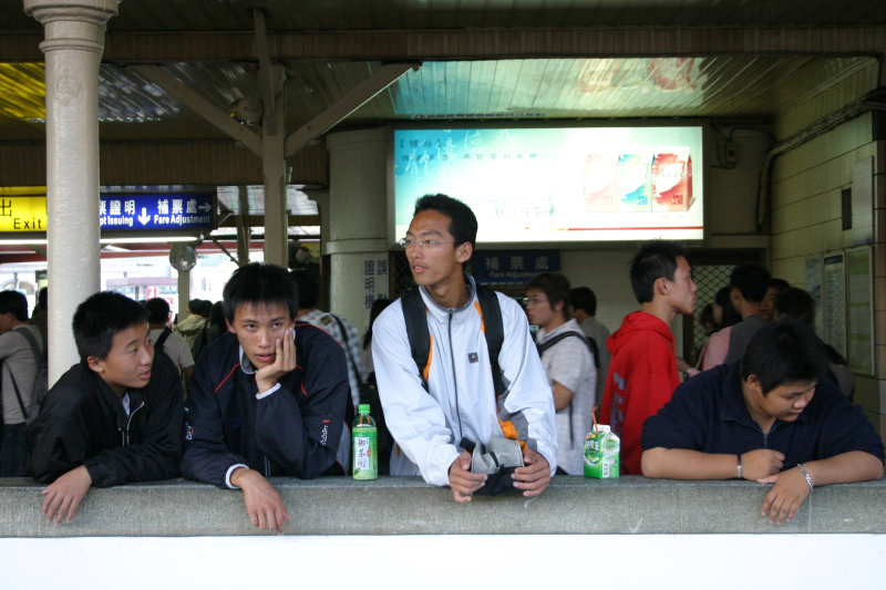 台灣鐵路旅遊攝影台中火車站月台旅客2004年攝影照片67