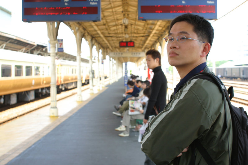 台灣鐵路旅遊攝影台中火車站月台旅客2004年攝影照片69