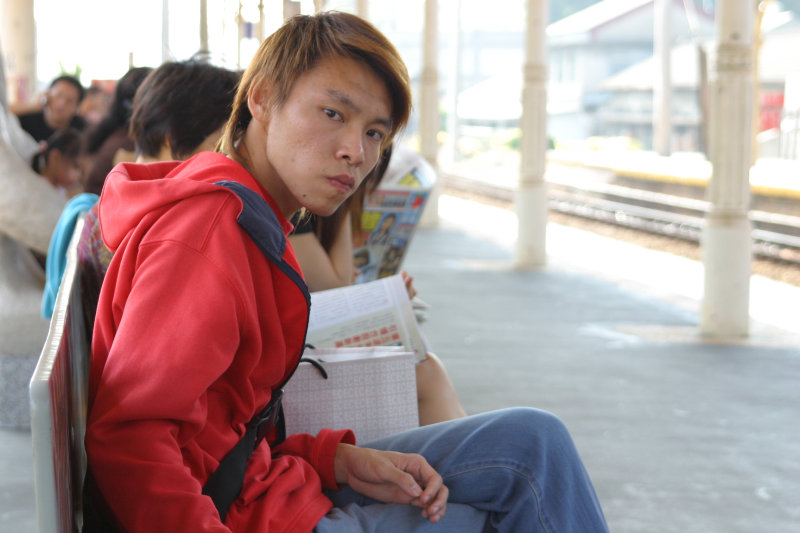 台灣鐵路旅遊攝影台中火車站月台旅客2004年攝影照片71