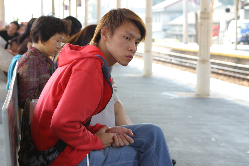 台灣鐵路旅遊攝影台中火車站月台旅客2004年攝影照片72
