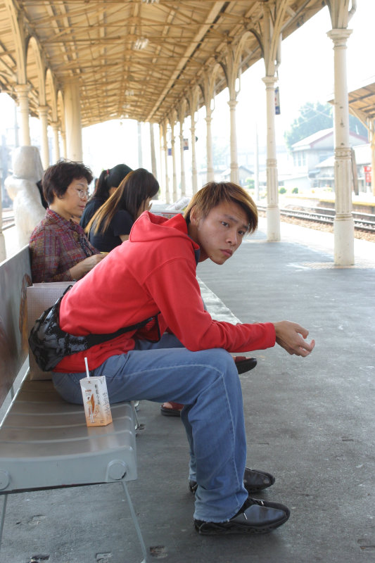 台灣鐵路旅遊攝影台中火車站月台旅客2004年攝影照片73