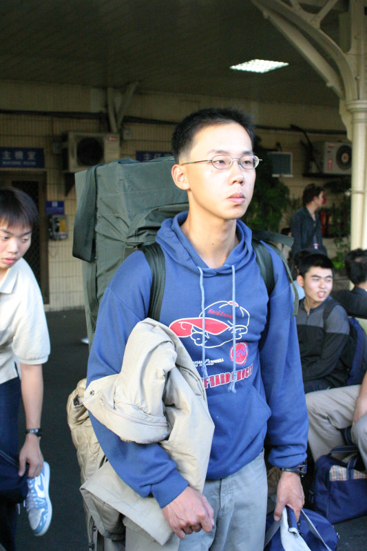 台灣鐵路旅遊攝影台中火車站月台旅客2004年攝影照片84