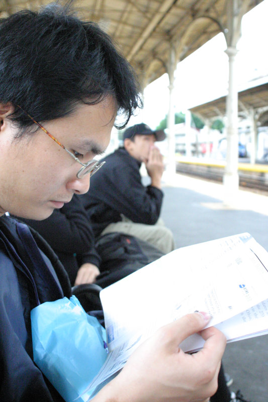 台灣鐵路旅遊攝影台中火車站月台旅客2004年攝影照片108