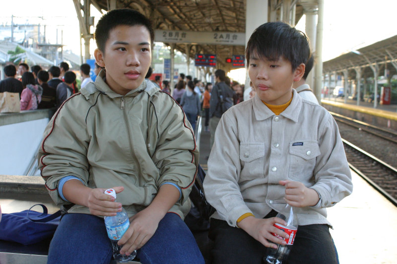 台灣鐵路旅遊攝影台中火車站月台旅客2004年攝影照片122