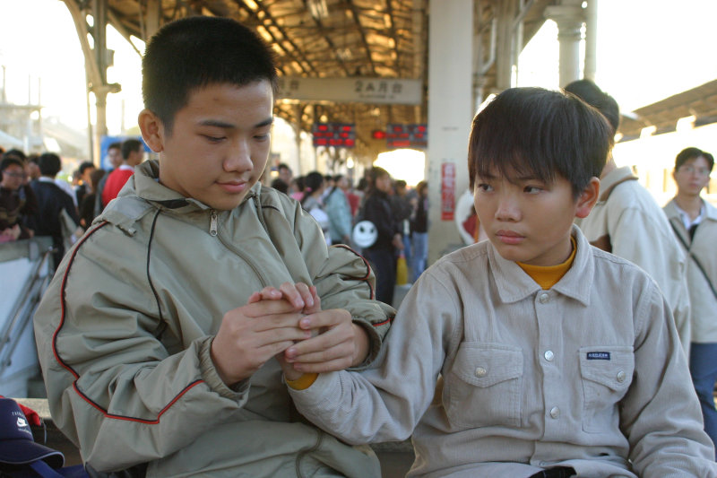 台灣鐵路旅遊攝影台中火車站月台旅客2004年攝影照片124