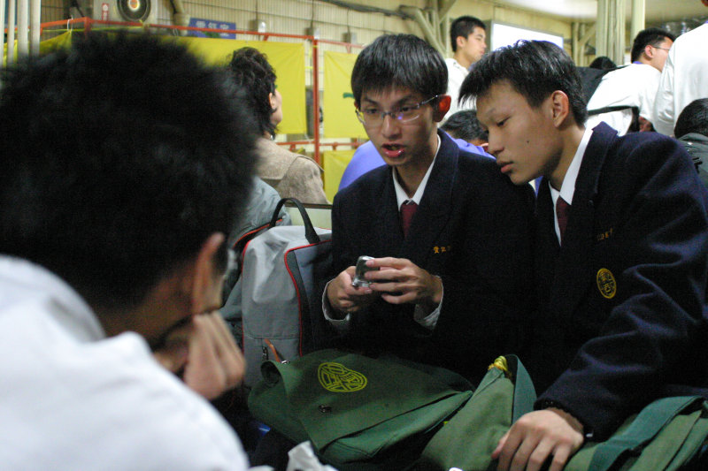 台灣鐵路旅遊攝影台中火車站月台旅客2004年攝影照片154
