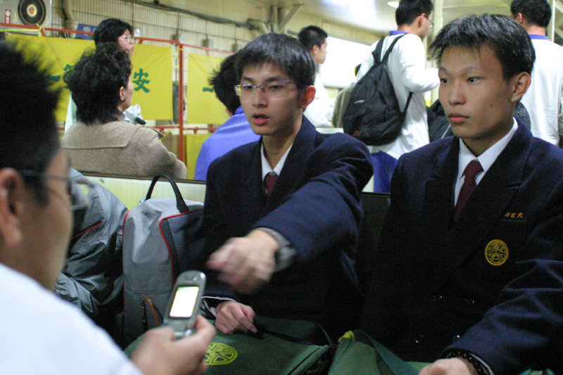 台灣鐵路旅遊攝影台中火車站月台旅客2004年攝影照片158