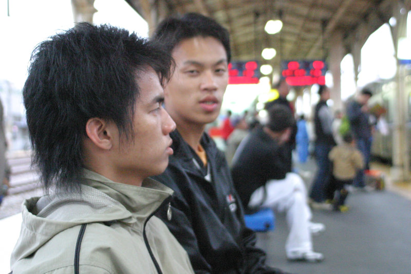 台灣鐵路旅遊攝影台中火車站月台旅客2004年攝影照片164
