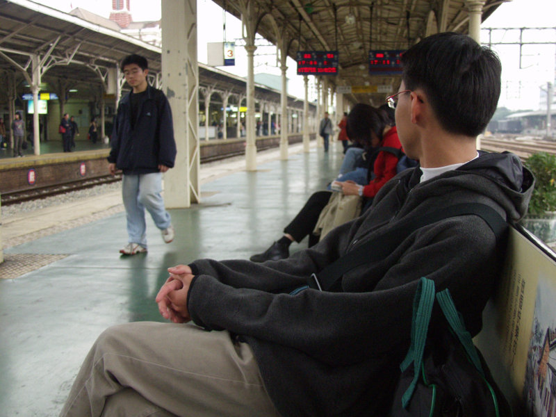 台灣鐵路旅遊攝影台中火車站月台旅客2004年攝影照片165