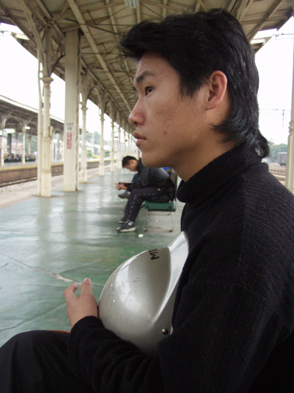 台灣鐵路旅遊攝影台中火車站月台旅客2004年攝影照片166