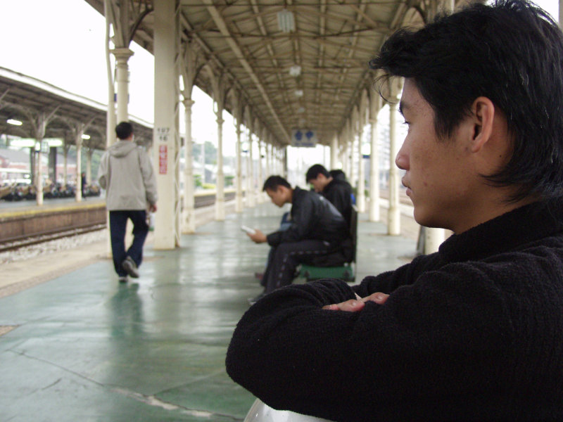 台灣鐵路旅遊攝影台中火車站月台旅客2004年攝影照片167