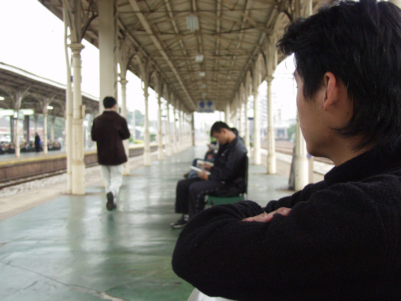 台灣鐵路旅遊攝影台中火車站月台旅客2004年攝影照片168