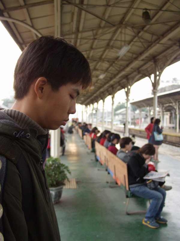 台灣鐵路旅遊攝影台中火車站月台旅客2004年攝影照片171