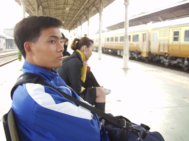 台灣鐵路旅遊攝影台中火車站月台旅客2004年攝影照片175