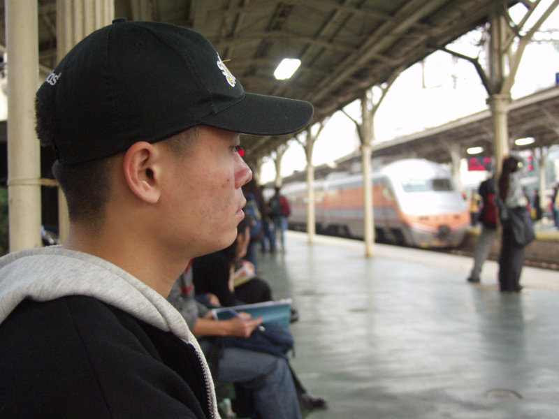 台灣鐵路旅遊攝影台中火車站月台旅客2004年攝影照片181