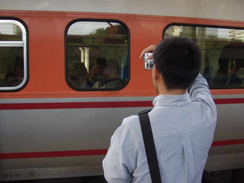 台灣鐵路旅遊攝影台中火車站月台旅客2004年攝影照片184