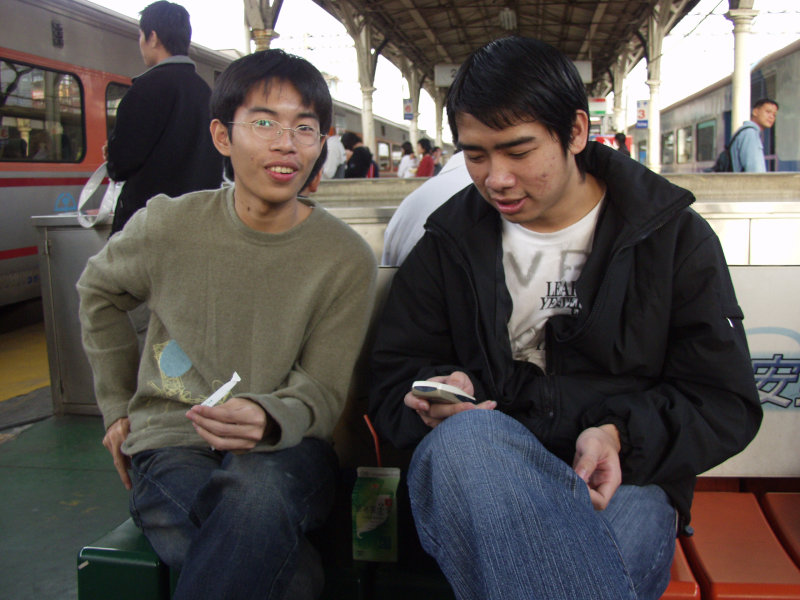 台灣鐵路旅遊攝影台中火車站月台旅客2004年攝影照片186