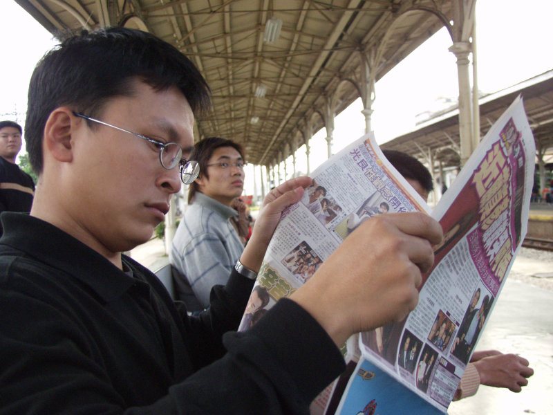 台灣鐵路旅遊攝影台中火車站月台旅客2004年攝影照片194