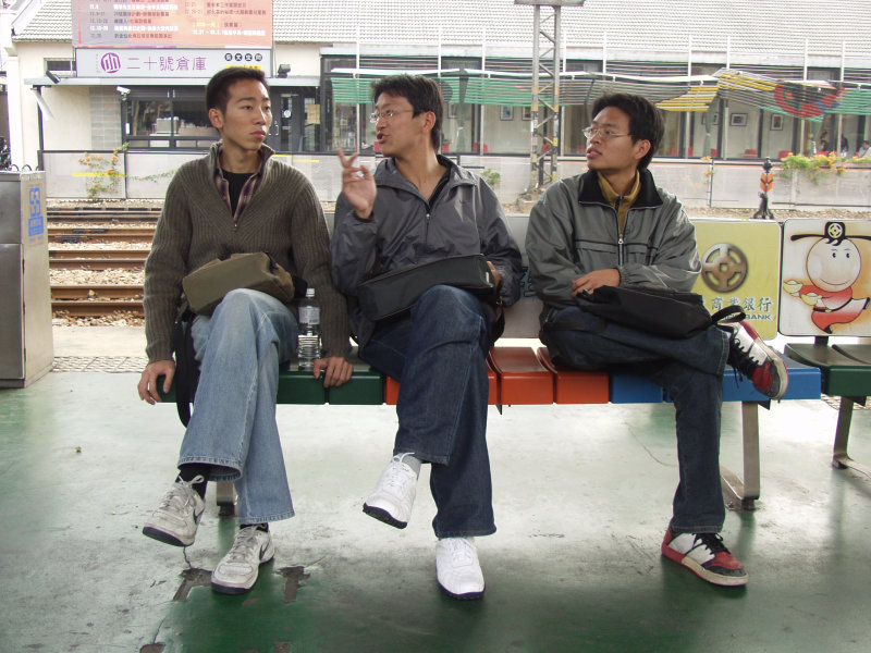 台灣鐵路旅遊攝影台中火車站月台旅客2004年攝影照片204