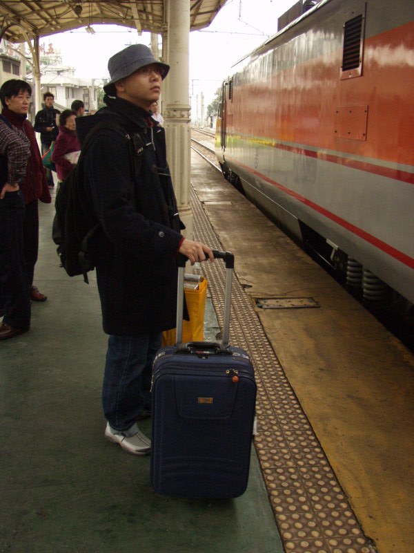 台灣鐵路旅遊攝影台中火車站月台旅客2004年攝影照片209