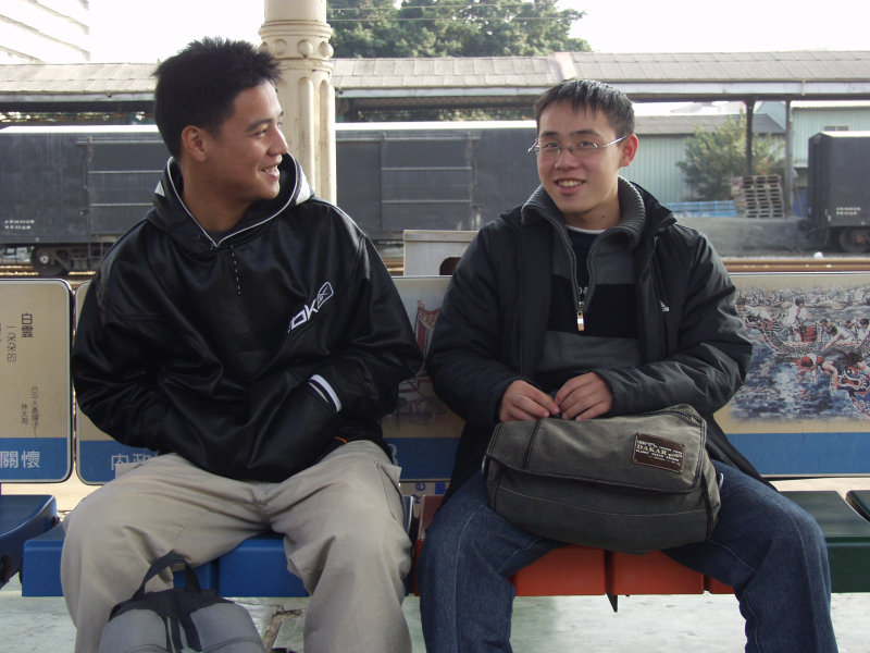 台灣鐵路旅遊攝影台中火車站月台旅客2004年攝影照片215
