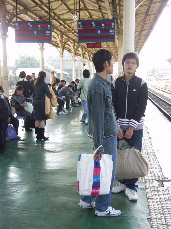 台灣鐵路旅遊攝影台中火車站月台旅客2004年攝影照片219