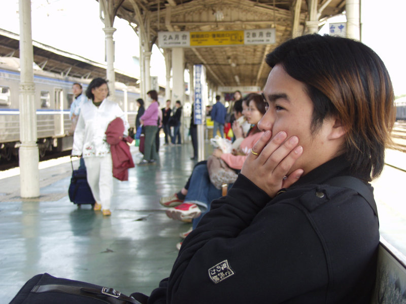 台灣鐵路旅遊攝影台中火車站月台旅客2004年攝影照片221